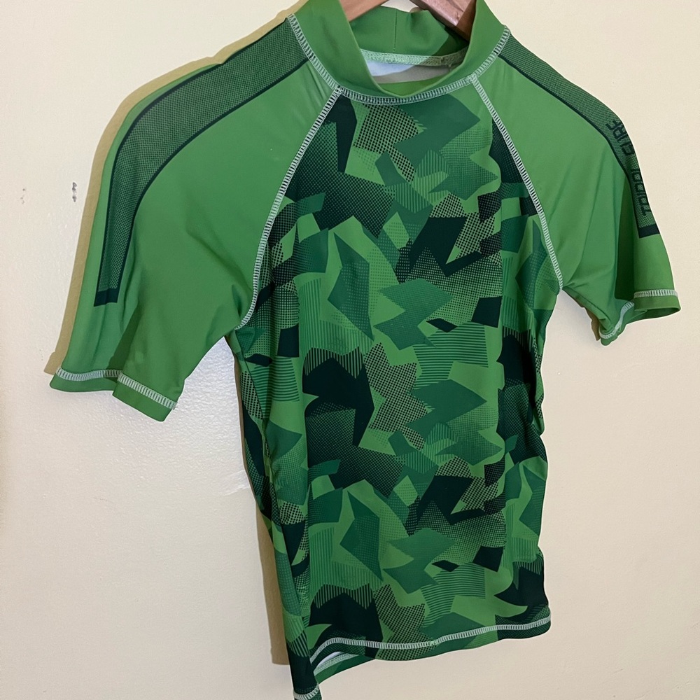 Sunspects Green Geometric Short Sleeve Swim Shirt Size Boys Medium